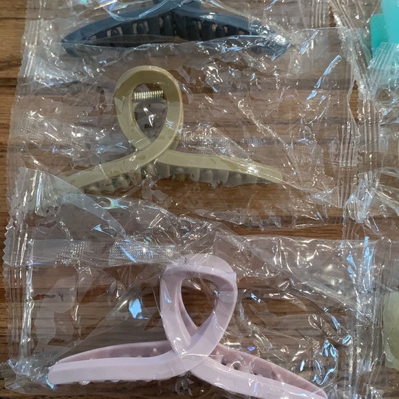 12 Hair Clips - Picture 2 of 10